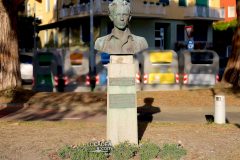 Sestri Levante - busto Giovanni Descalzo passeggiata