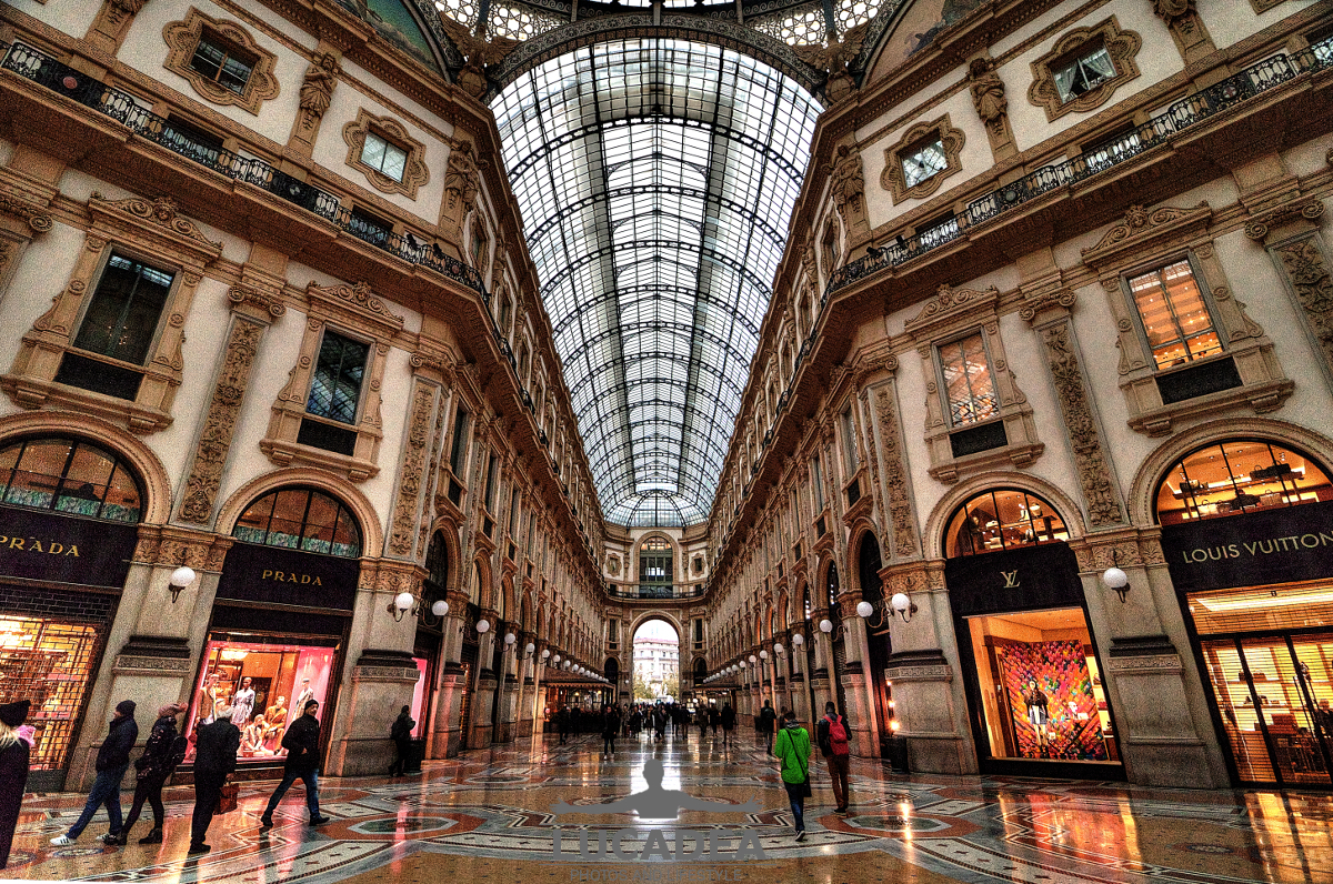 File:Prada window @ Galleria Vittorio Emanuele II @ Milan.jpg - Wikipedia