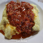 Polenta al sugo di funghi