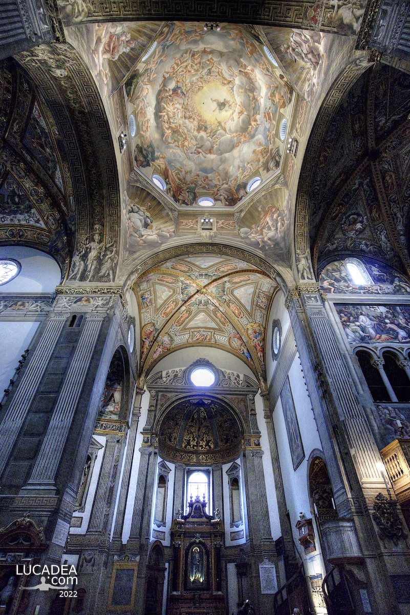 L'interno del Duomo di Parma e la magnificenza degli affreschi