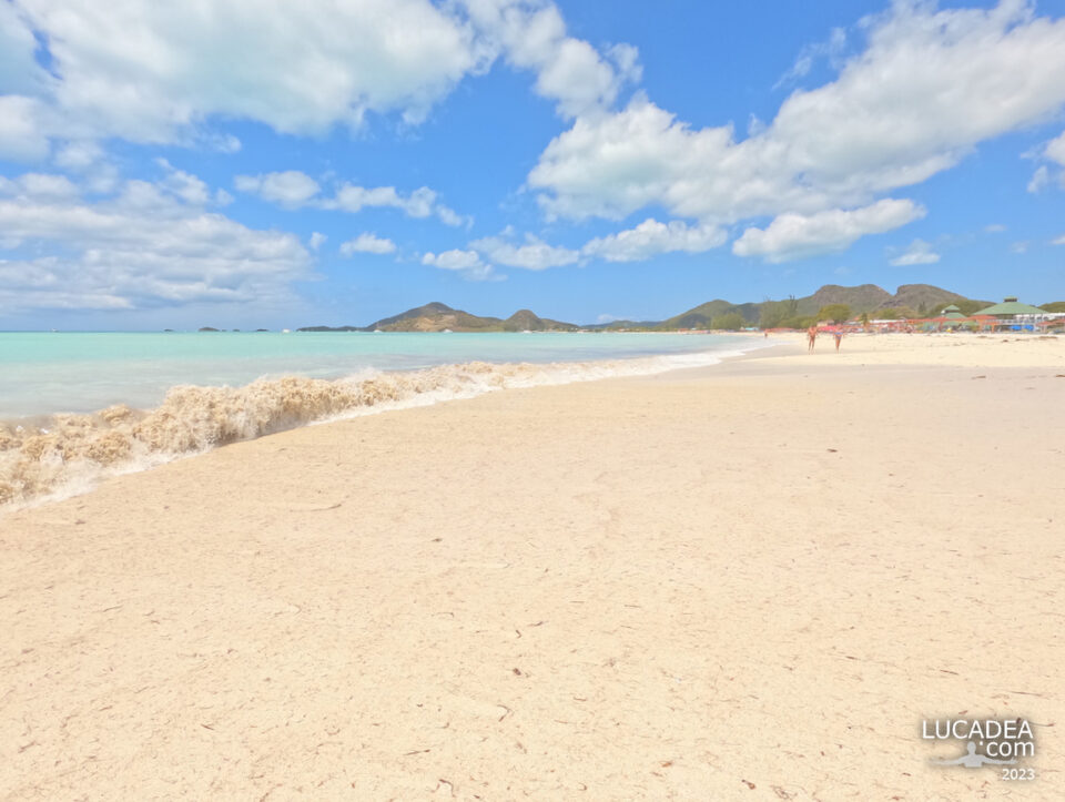 Mare da sogno: Jolly Beach nell'isola di Antigua