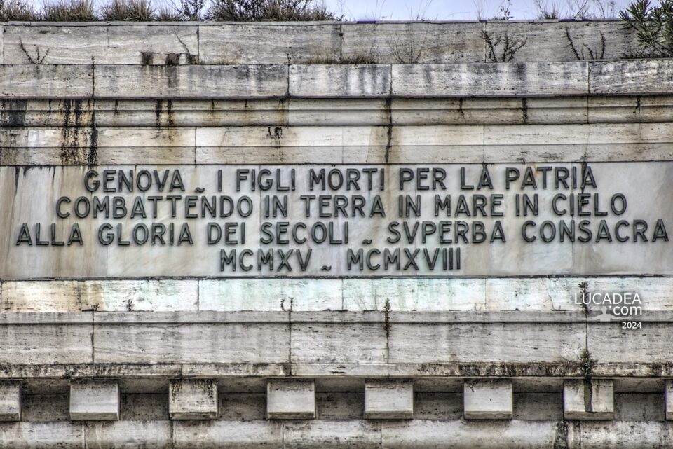 Particolari dell'Arco della Vittoria a Genova