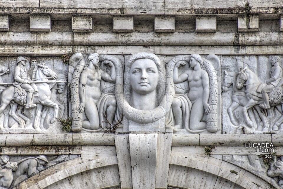 Particolari dell'Arco della Vittoria a Genova