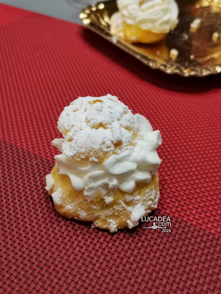 Mini Cavolino con panna, il dolce tipico ligure