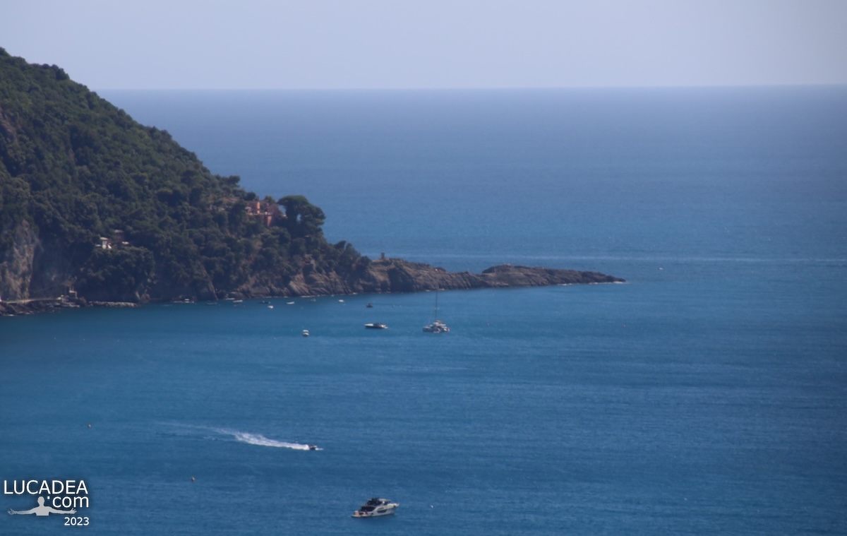 Lo scoglio chiamato Punta Chiappa in Liguria