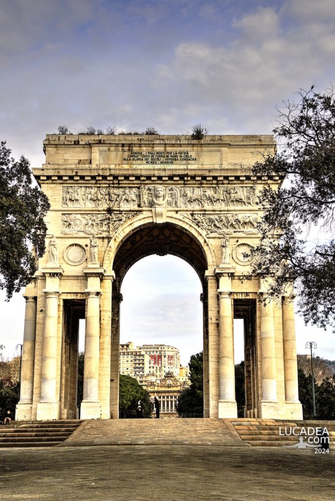 Alcuni dettagli dell'Arco della Vittoria di Genova