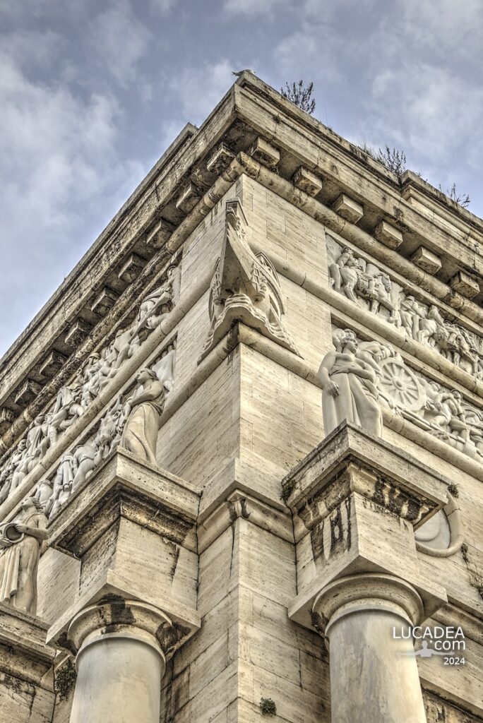 Alcuni dettagli dell'Arco della Vittoria di Genova