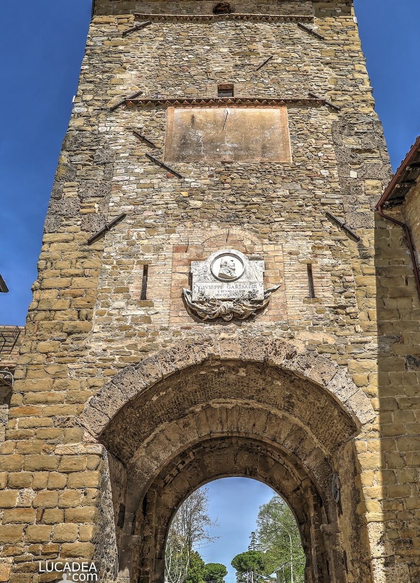 La porta Cannara del borgo di Bevagna in Umbria