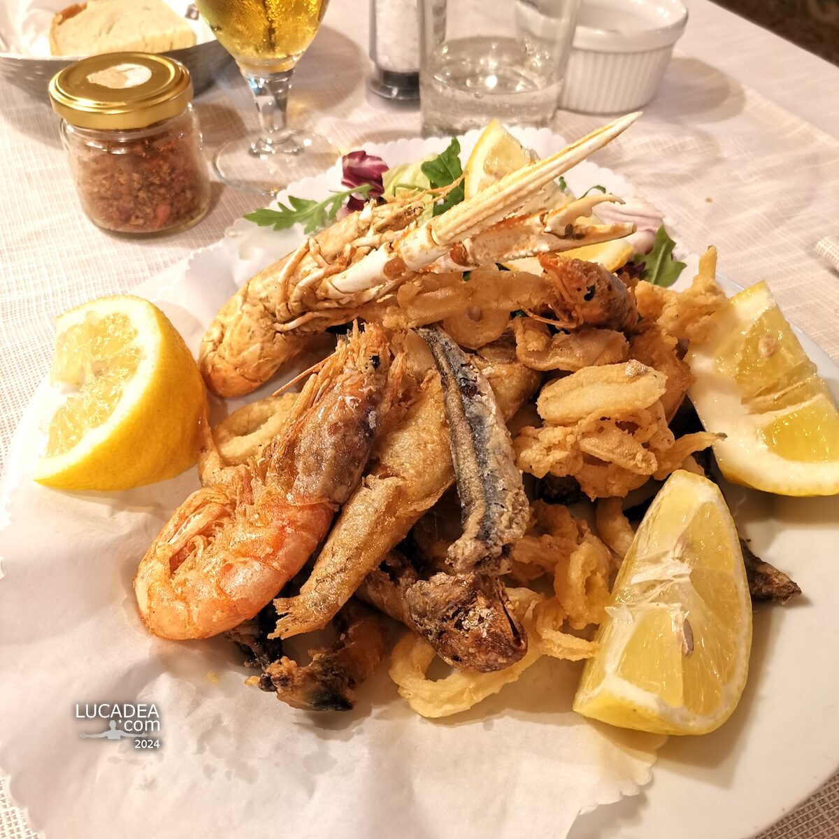 Uno sfizioso fritto misto di pesce a Genova