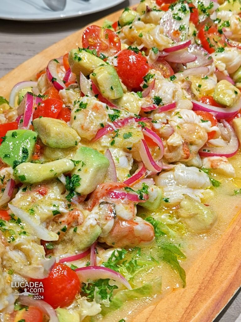 Un gustoso ceviche di aragosta con avocado, la ricetta