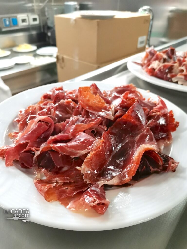 Un ottimo Jamon Serrano gustato a bordo