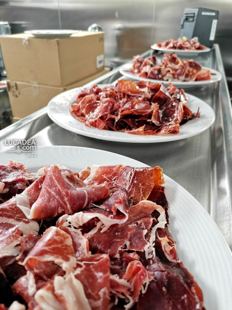 Un ottimo Jamon Serrano gustato a bordo