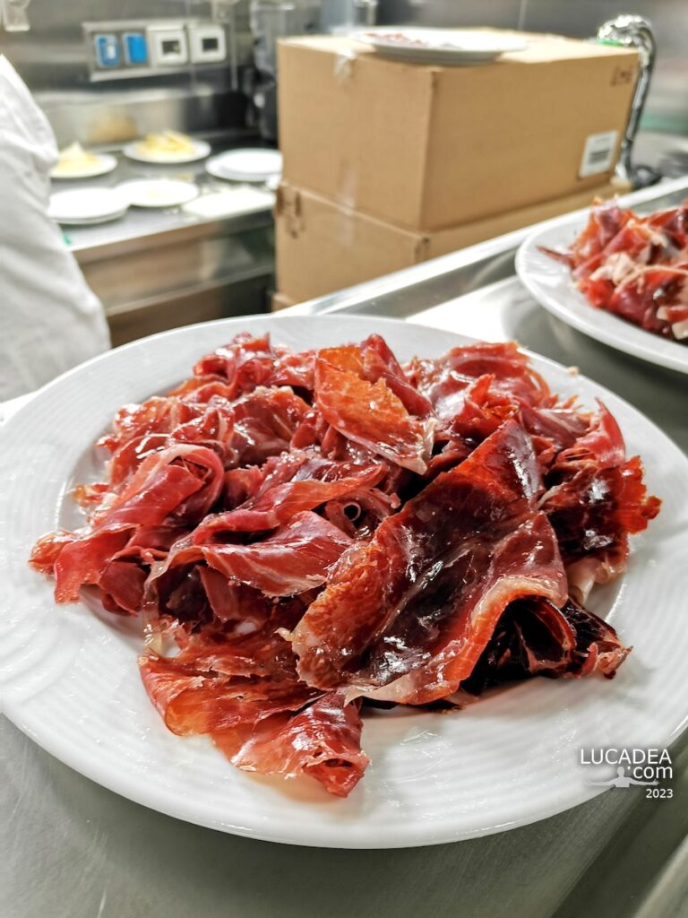 Un ottimo Jamon Serrano gustato a bordo