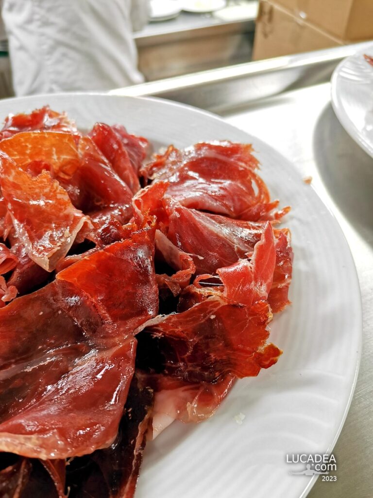 Un ottimo Jamon Serrano gustato a bordo