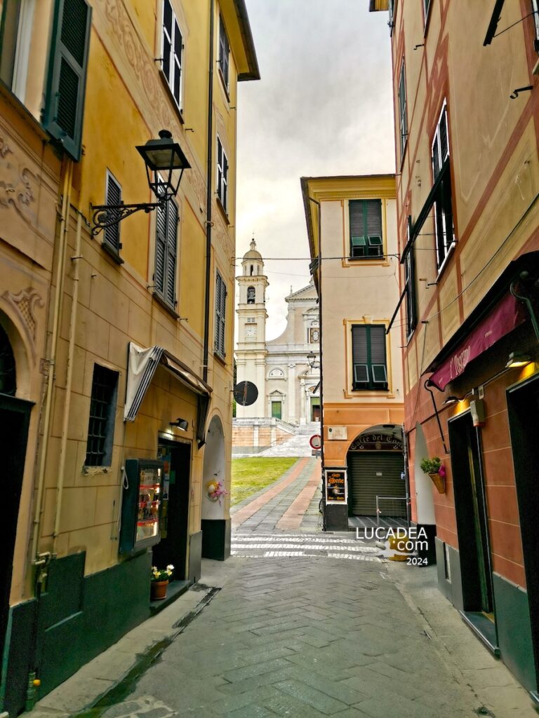 Santo Stefano vista dal caruggio di Lavagna