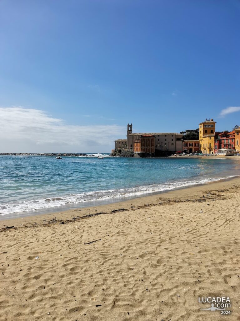 La Baia del Silenzio di Sestri Levante ad aprile