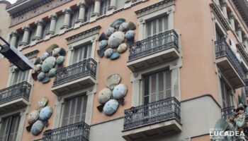 Ombrelli sulla rambla di Barcellona