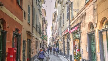 Nel caruggio di Lavagna, in Liguria