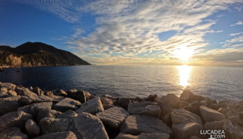 Il tramonto visto dal molo del porticciolo di Camogli