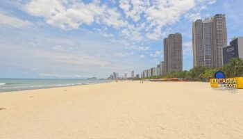 La bella spiaggia dorata di Da Nang in Vietnam