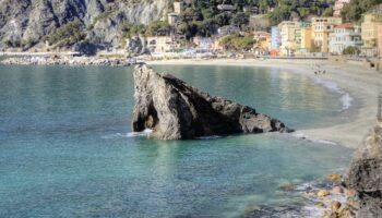 Lo scoglio isolato di Monterosso al Mare nelle Cinque Terre