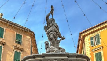 La fontana del Genio Marino in piazza Colombo a Genova