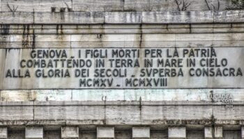 Particolari dell'Arco della Vittoria a Genova