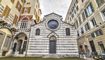 Piazza San Matteo e l'abbazia nel cuore di Genova