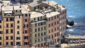 Le alte case del porticciolo di Camogli