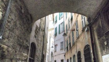 L'archivolto di via Tommaso Reggio a Genova