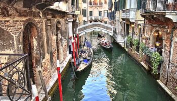 A passeggio tra i ponticelli e i canali di Venezia