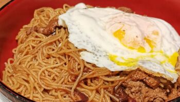 Noodles di riso saltati in padella anche a bordo