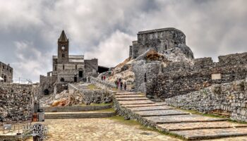 La spianata della chiesa di San Pietro a Portovenere